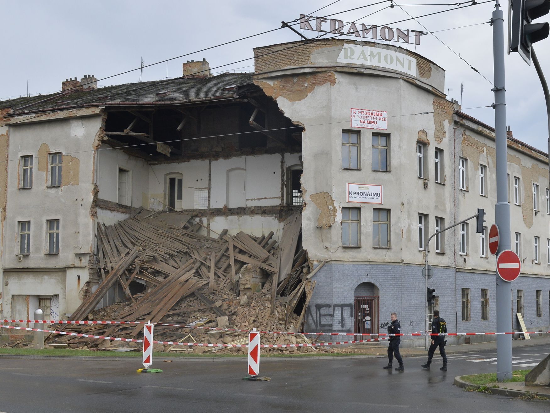 V Plzni se zřítil neobydlený dům v centru města