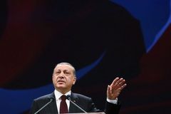 Turecko už viditelně připomíná Rusko, Erdogan kopíruje Putina. Podporu lidí ale má, říká turkolog