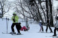 Rolba ve Špindlerově Mlýně přejela a těžce zranila mladou lyžařku