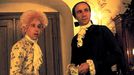 Tom Hulce jako Wolfgang Amadeus Mozart a F. Murray Abraham coby Antonio Salieri.