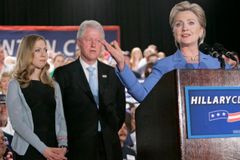 Clintonová po prohře vyvolává duchy Floridy a Michiganu