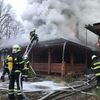 Hasiči likvidují požár motorestu nedaleko Hlavence u Prahy