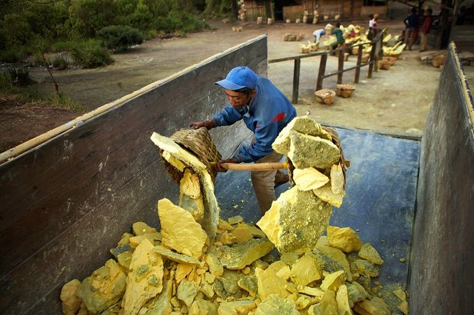 Sulfur miner unloads his load of sulfur into a truck Sulfur miners in Eastern Java's famous sulfur-belching Ijen crater rely on their sheer muscle power to mine sulfur in some of the most difficult working conditions in the world. Every day they make the grueling 10km journey up and down the crater, sometimes more than once and return to the sulfur collecting base, where their financial reward awaits.