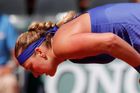 Živě: Kvitová vs. Matteková-Sandsová 6:7, 6:7. Češka na French Open končí ve druhém kole