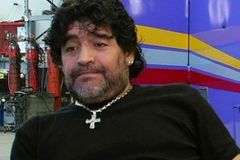 Recenze: Jak Maradona Mičuda I. nakopal Bushe do zadku