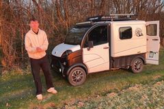 Našel mezeru v zákoně. V 16 letech najel tisíce kilometrů v minikaravanu