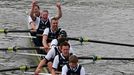 Veslování, regata Oxford - Cambridge: radost Oxfordu