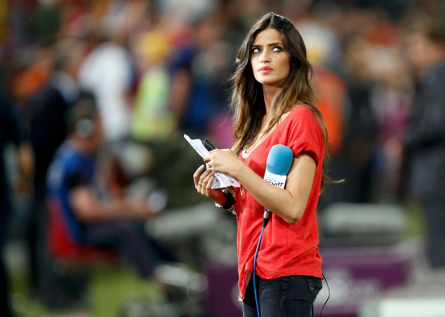 Přítelkyně španělského fotbalového brankáře Ikera Casillase, reportérka Sara Carbonerová před čtvrtfinálovým utkáním Španělska s Francií na Euru 2012