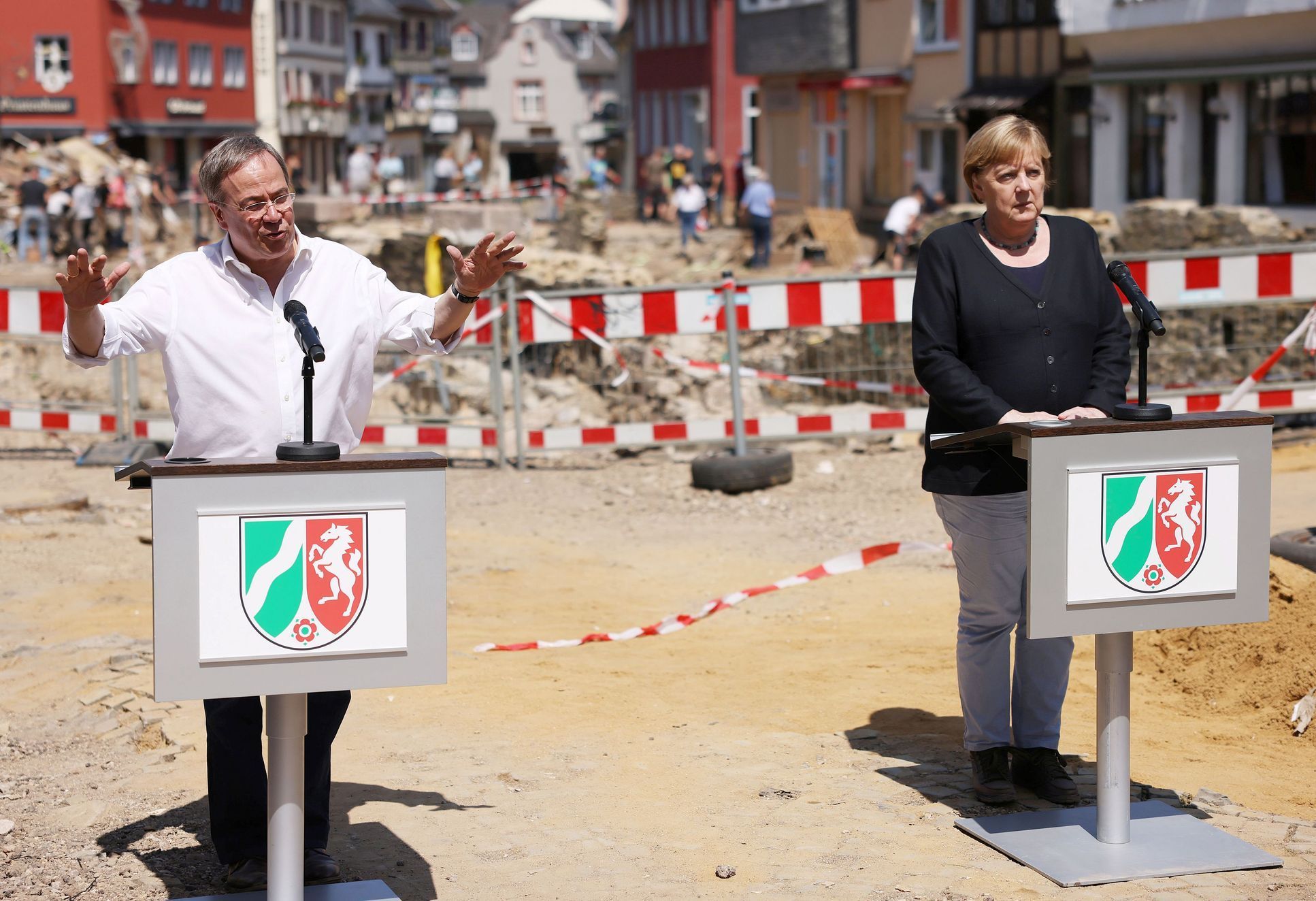 Armin laschet, angela merkelová, německo, záplavy
