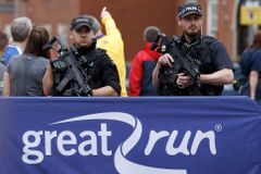 Britská policie zatkla kvůli útoku v Manchesteru dalšího podezřelého. Ve vazbě je 14 lidí