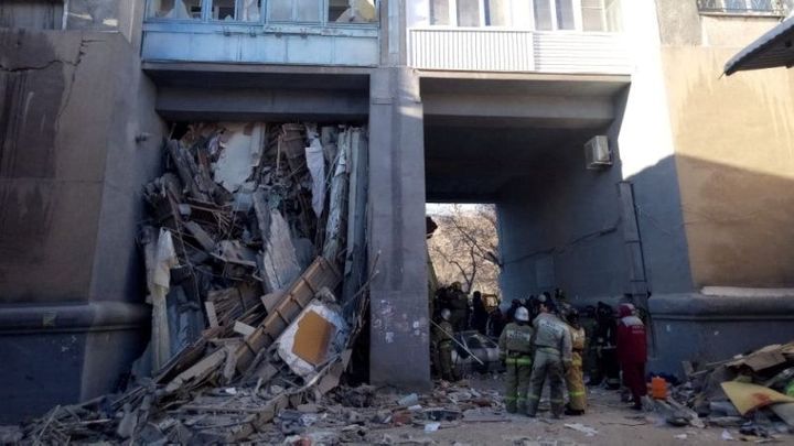 V Magnitogorsku se po explozi v domě pohřešuje 36 lidí. Šance na záchranu klesají