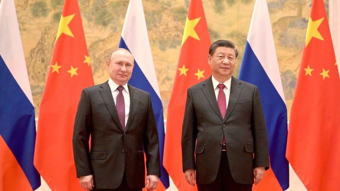 Není důležité zúčastnit se, ale vyhrát... Ruský a čínský prezident při vyhlašování Olympijského paktu.