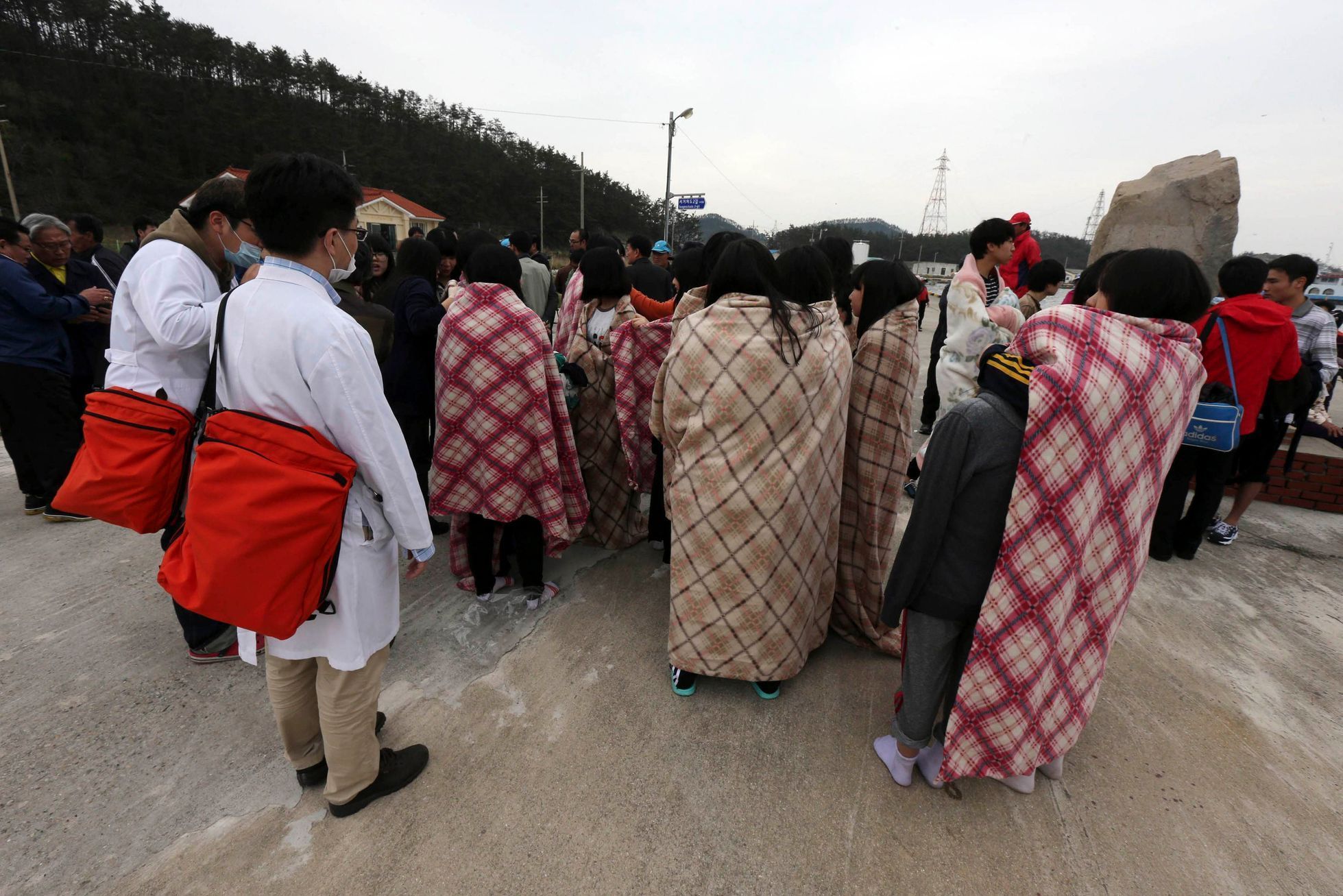 U Korejského poloostrova se potopil trajekt Sewol se 459 lidmi na palubě