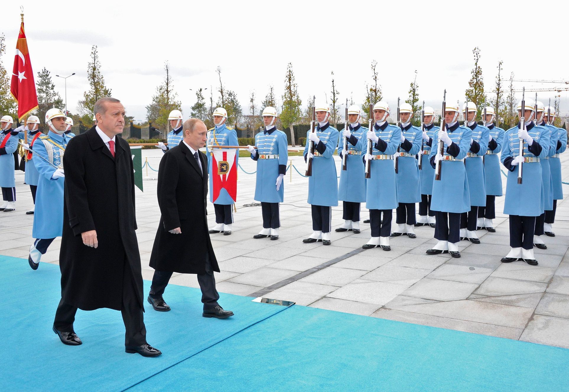 Prezidenti Ruska a Turecka na přehlídce v Ankaře