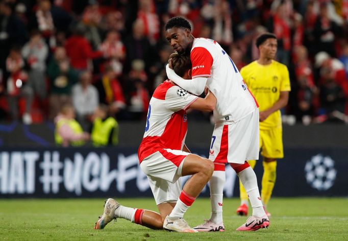 Zklamaní Muhammed Cham a Mojmír Chytil po zápase Slavia - Bodö/Glimt v Lize mistrů