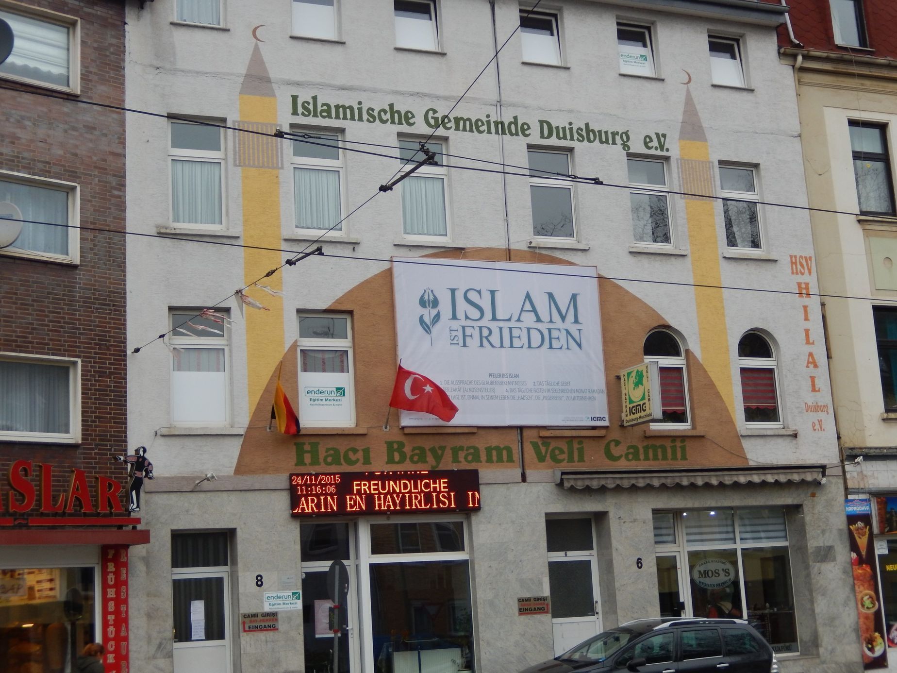 Islám je mír. Mešita v převážně přistěhovalecké duisburgské čtvrti Hochfeld.
