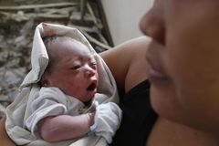 Zázrak z Filipín: Doplavala do bezpečí, porodila dceru