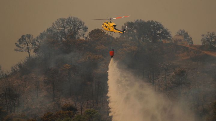 Velký požár u španělského letoviska Estepona vyhnal z domovů přes 900 lidí; Zdroj foto: Reuters