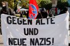 "Proti starým a novým nacistům," stálo na jednom z transparentů.