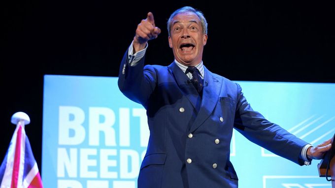 Předseda strany Reform UK Nigel Farage na předvolební akci ve městě Clacton-on-Sea v Essexu