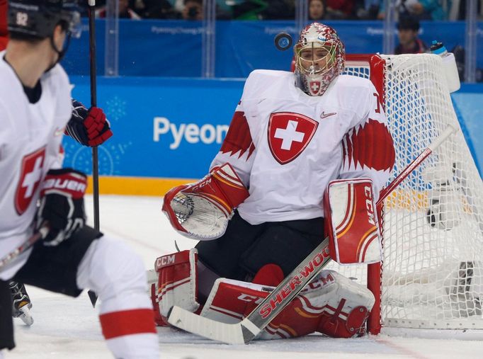 Brankář Jonas Hiller v zápase Česko - Švýcarsko na ZOH 2018