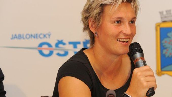 Oštěpařka Barbora Špotáková na tiskové konferenci v Jablonci mimo jiné prozradila, že německé soupeřky jsou její kamarádky a že nepodporuje protesty proti olympiádě.