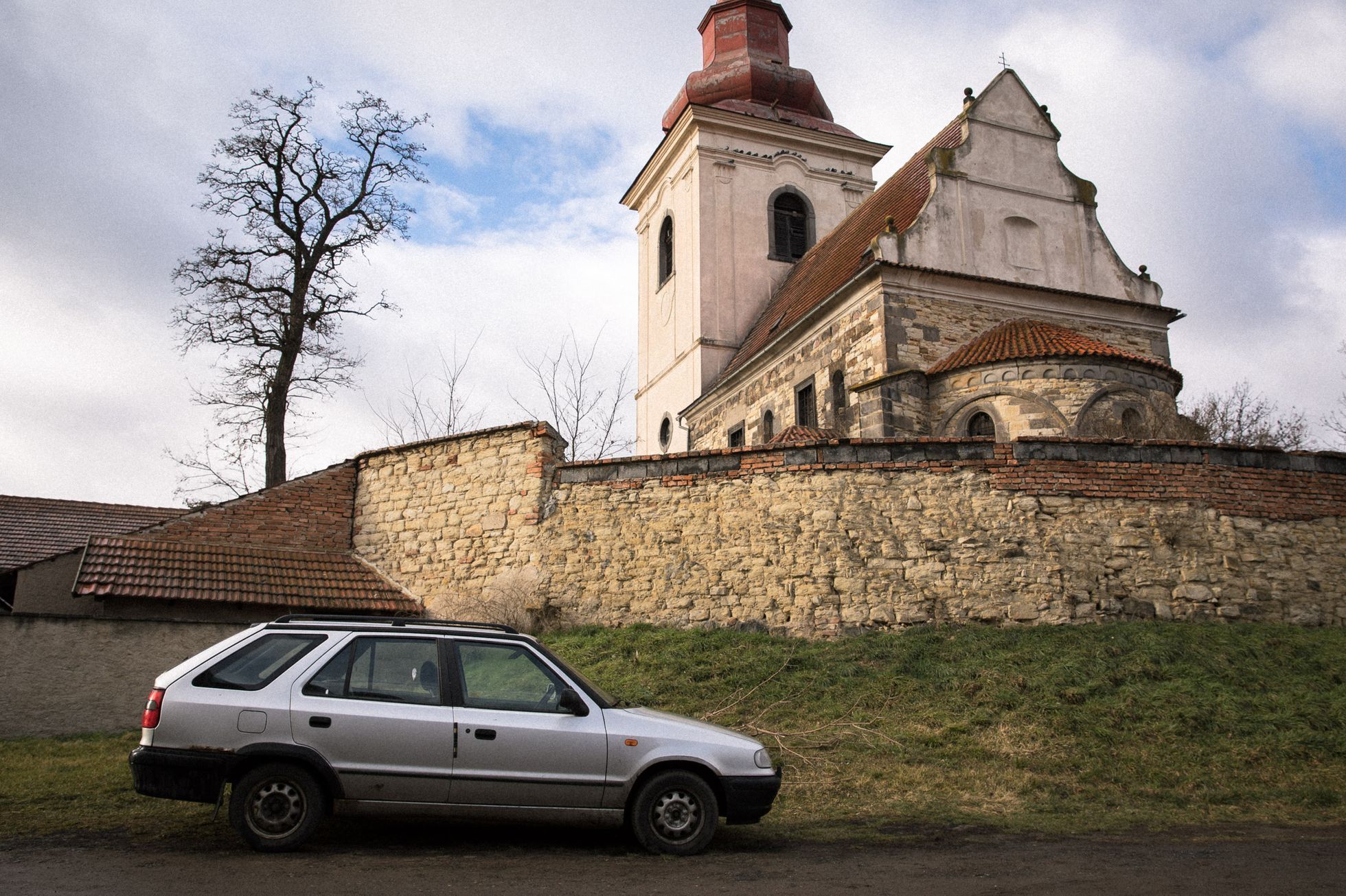 Obce u rodiště Petra Pavla, kde volili rozdílně - Kostomlaty pod Řípem a Ctiněves