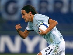 Simone Inzaghi oslavuje vyrovnávací branku do sítě Lecce
