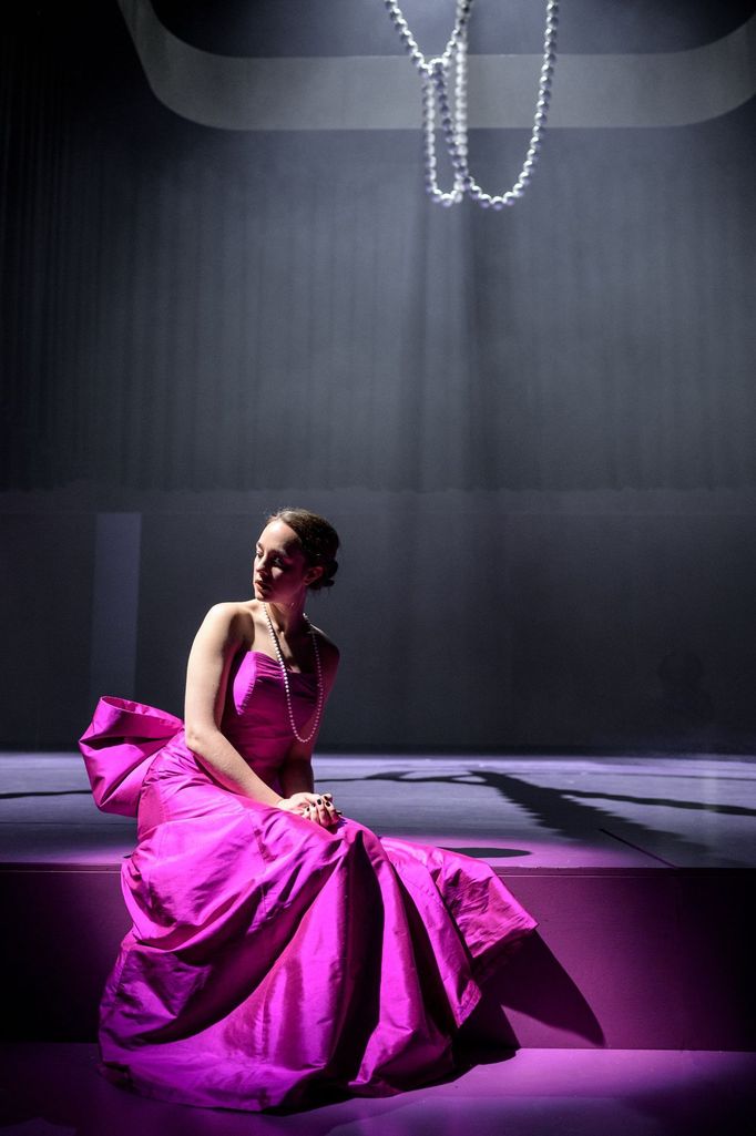 Denisa Barešová jako Ema Bovaryová.