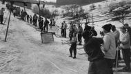 Jeden z nejstarších vleků typu Turdus byl na Mikulčině vrchu v Bílých Karpatech. Lyžaři ho tam vybudovali v roce 1959 a jeho nevýhodou bylo, že se talíře musely na konci vleku odkládat do pytle, který pak dobrovolník svezl zpět k dolní stanici. Rychlost lana byla asi jeden a půl metru za sekundu a kapacita okolo 120 lidí za hodinu. Později vlek nahradil prototyp dvoukotvy od Metasportu Ostrava, která je už několik let mimo provoz a čeká ji likvidace.