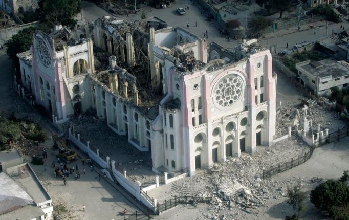 Zničená katedrála v Port-au-Prince.