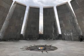 Kronika nevýslovného utrpení. Potemnělé muzeum v Jerevanu připomíná genocidu Arménů