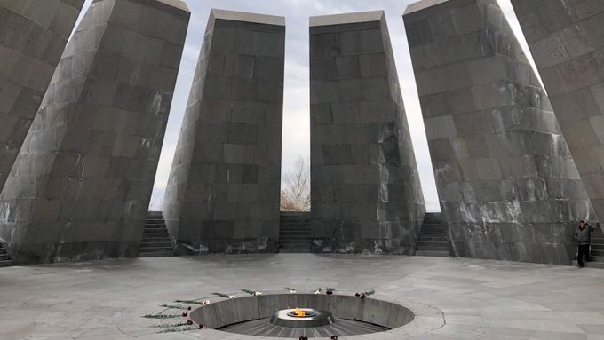 Kronika nevýslovného utrpení. Potemnělé muzeum v Jerevanu připomíná genocidu Arménů
