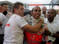 U McLarenu přeci jen mohla vypuknout radost - Hamilton to dokázal.