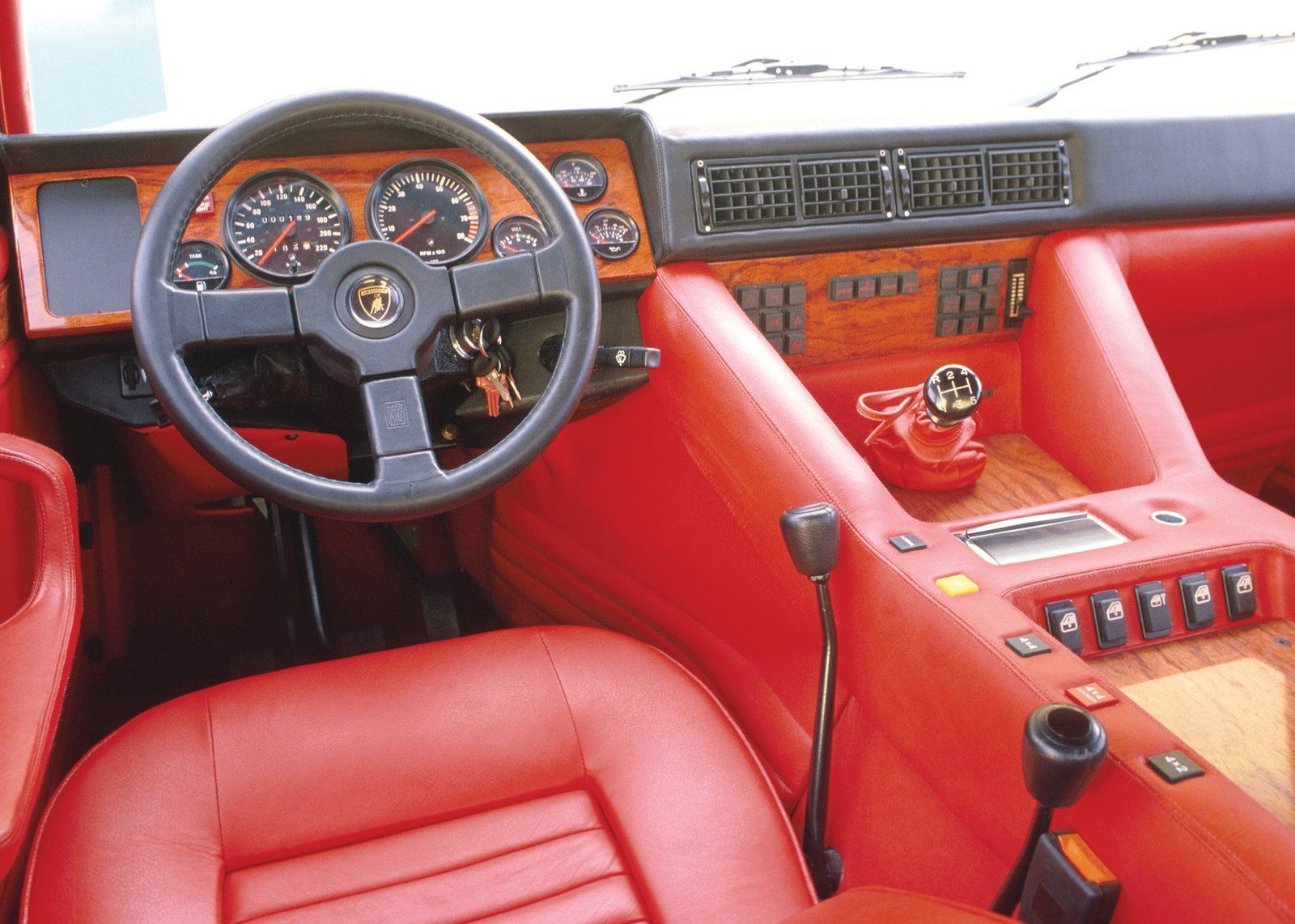 Lamborghini LM002