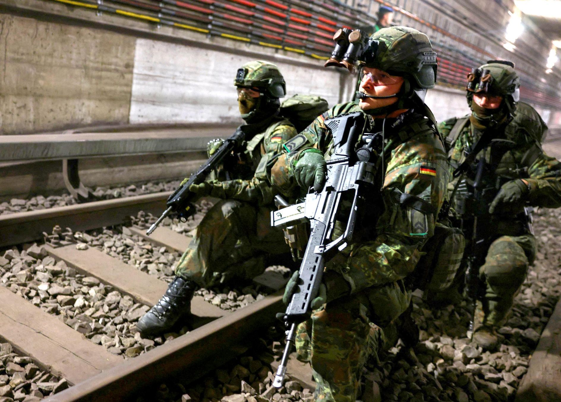 Německo, Berlín, metro vojenské cvičení, Rusko, Bundeswehr
