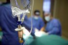 Nemocnice chce ještě letos opustit více než polovina zdravotníků, vadí jim nízké platy a přetěžování