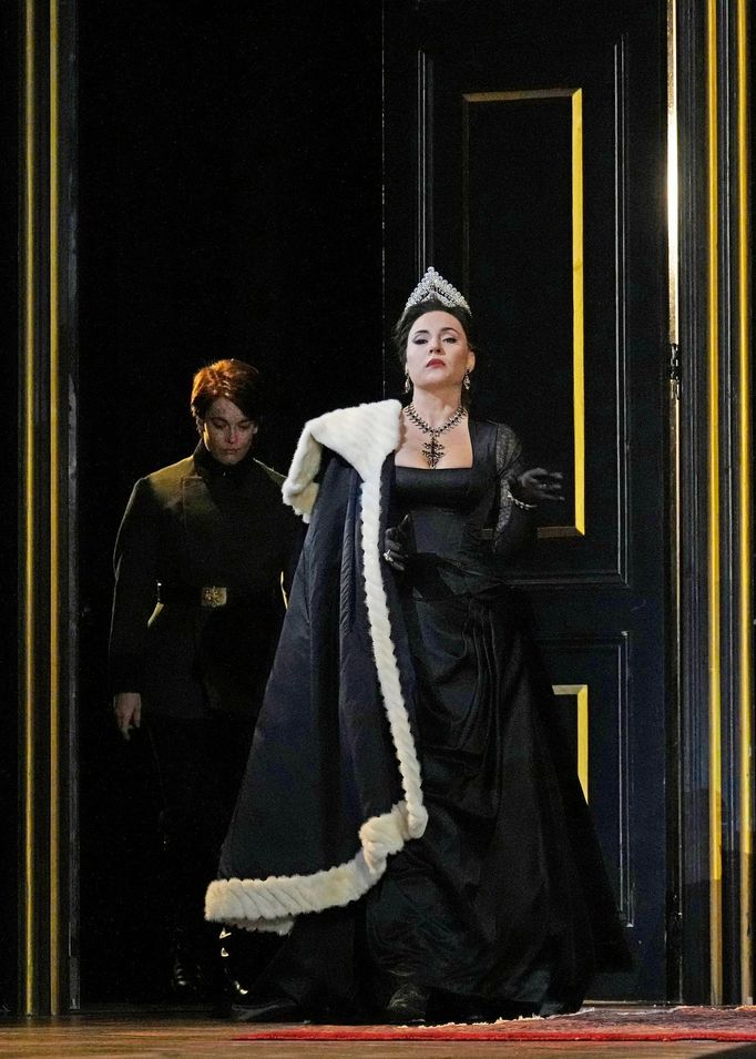 Sonja Jončevová jako Fedora.