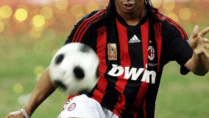 Ronaldinho doufá, že se dostane zpět do své staré formy