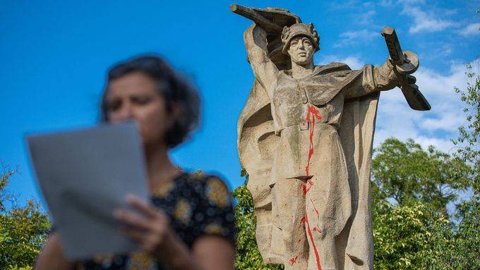 Náš pomník oslavuje okupaci, ne osvobození, tvrdí v Litoměřicích. Město ho neodstraní