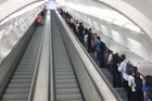 Z Anděla se už lidé dostanou na metro. Dopraví je tam nové eskalátory