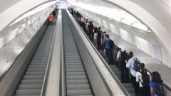 Do stanice metra Anděl se lze dostat po nových eskalatorech.