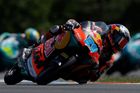 V Brně začaly boje o světové body. Závod Moto3 okořenil spurt o stříbrnou příčku