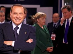 Berlusconi na summitu G20 v Cannes.