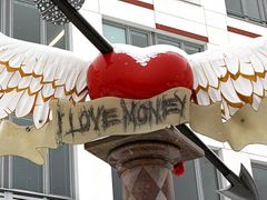 Symbol Bankovního Institutu: I love money...