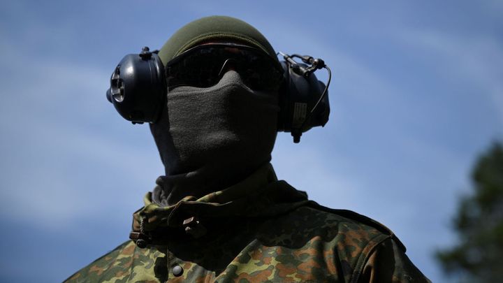 Elitní odstřelovač v ruském zajetí tajil, kým je. Pak jeho kolega nevydržel mučení