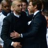 Manažer Chelsea Roberto di Matteo a jeho soupeř z Tottenhamu Andre Villas-Boas v utkání Premier League 2012/13.