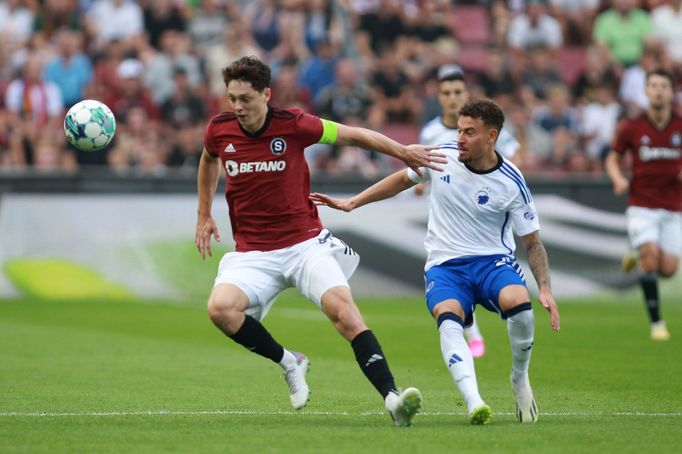 Ladislav Krejčí v utkání s FC Kodaň