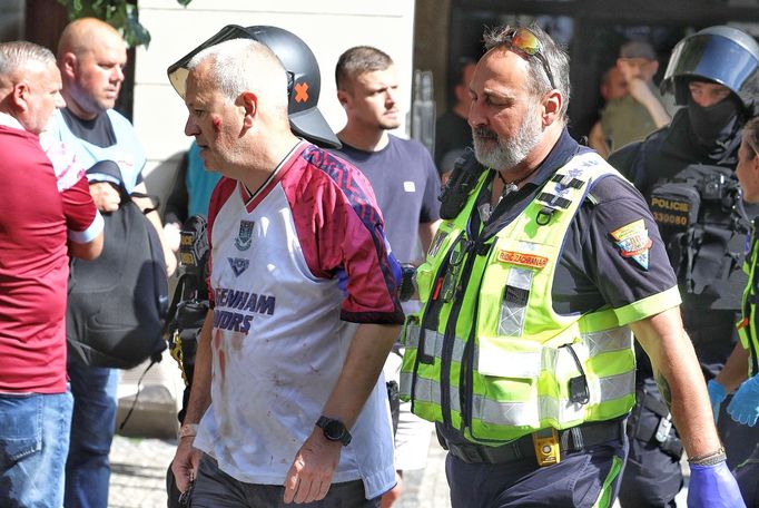 Nepokoje fanoušků v ulicích Prahy před finále Konferenční ligy Fiorentina - West Ham