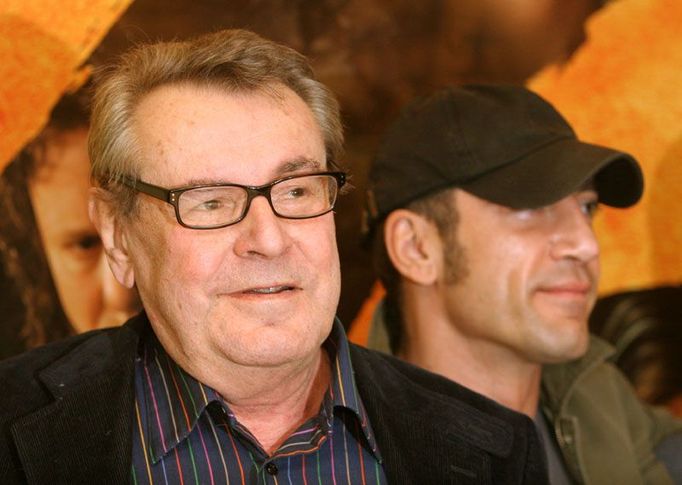 Zpátky na tiskovou konferenci: Miloš Forman a herec Javier Bardem